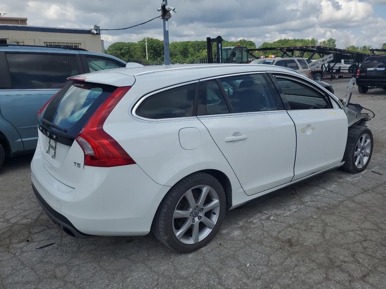 2016 Volvo V60 T5 Premier vin: YV140MEK3G1302688