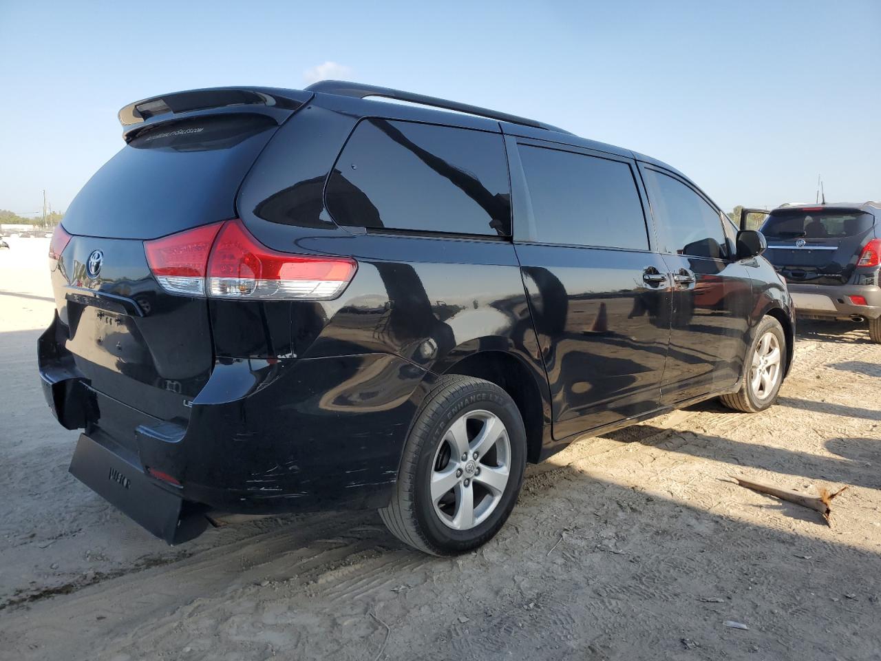 5TDKK3DCXBS146916 2011 Toyota Sienna Le