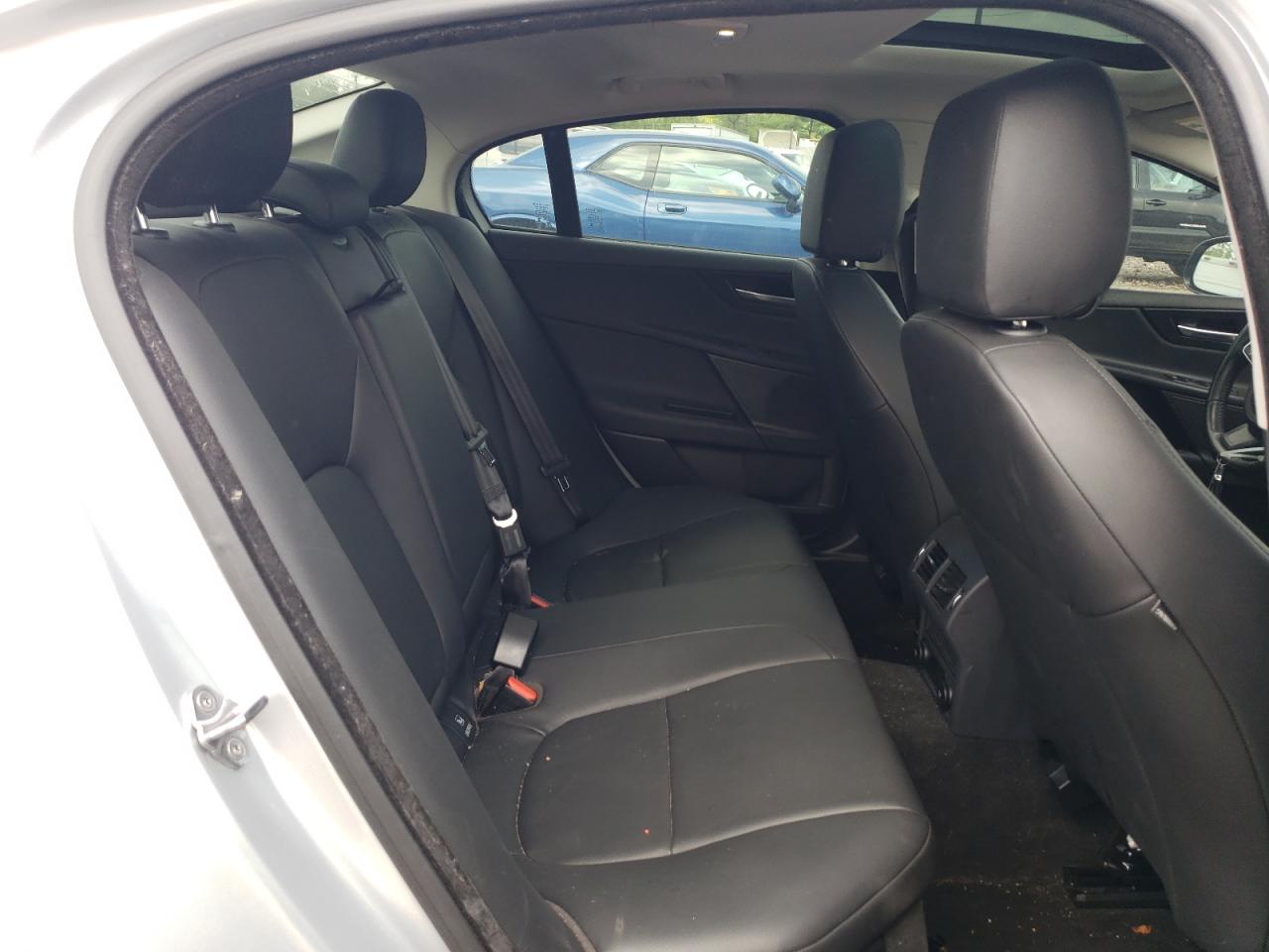 SAJAJ4FXXJCP34093 2018 Jaguar Xe Premium