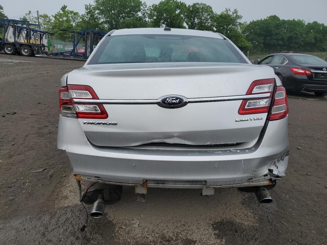 1FAHP2F82KG118610 2019 Ford Taurus Limited