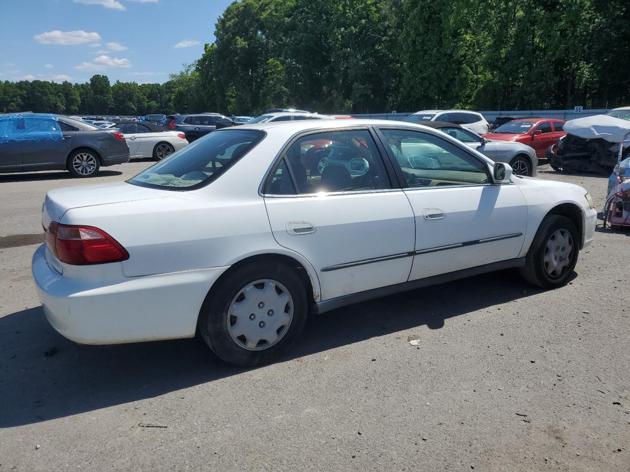 1HGCG6659YA113693 2000 Honda Accord Lx