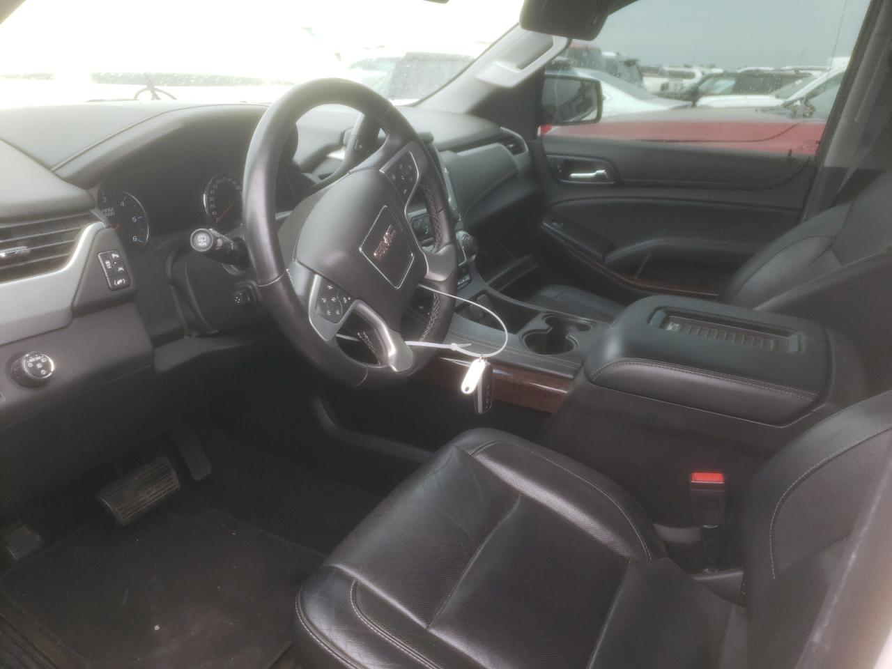 1GKS1GKC0HR273909 2017 GMC Yukon Xl C1500 Slt