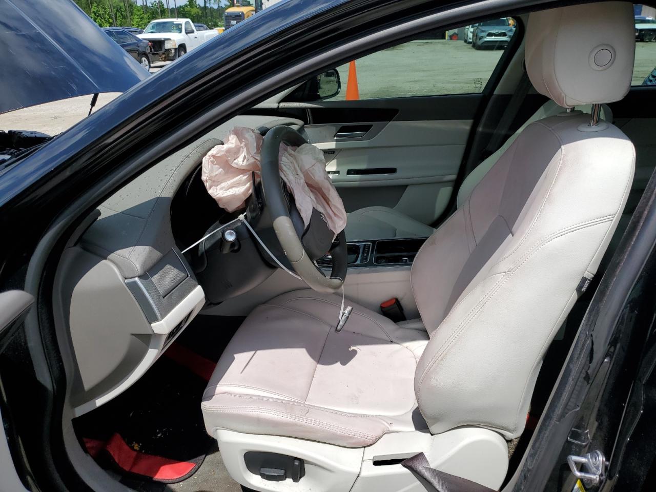 SAJBD4BV5HCY42325 2017 Jaguar Xf Premium