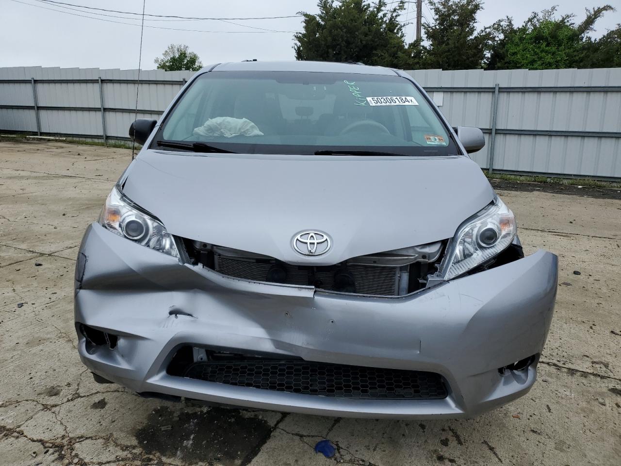 5TDKK3DC9BS099720 2011 Toyota Sienna Le