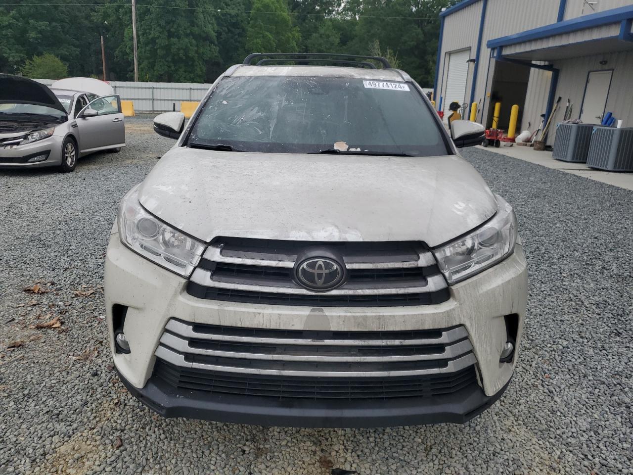 5TDJZRFH2HS357877 2017 Toyota Highlander Se