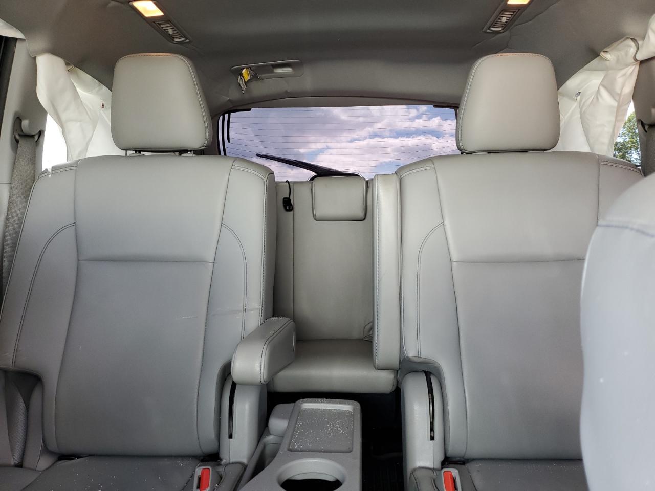 5TDKZRFH8KS556525 2019 Toyota Highlander Se