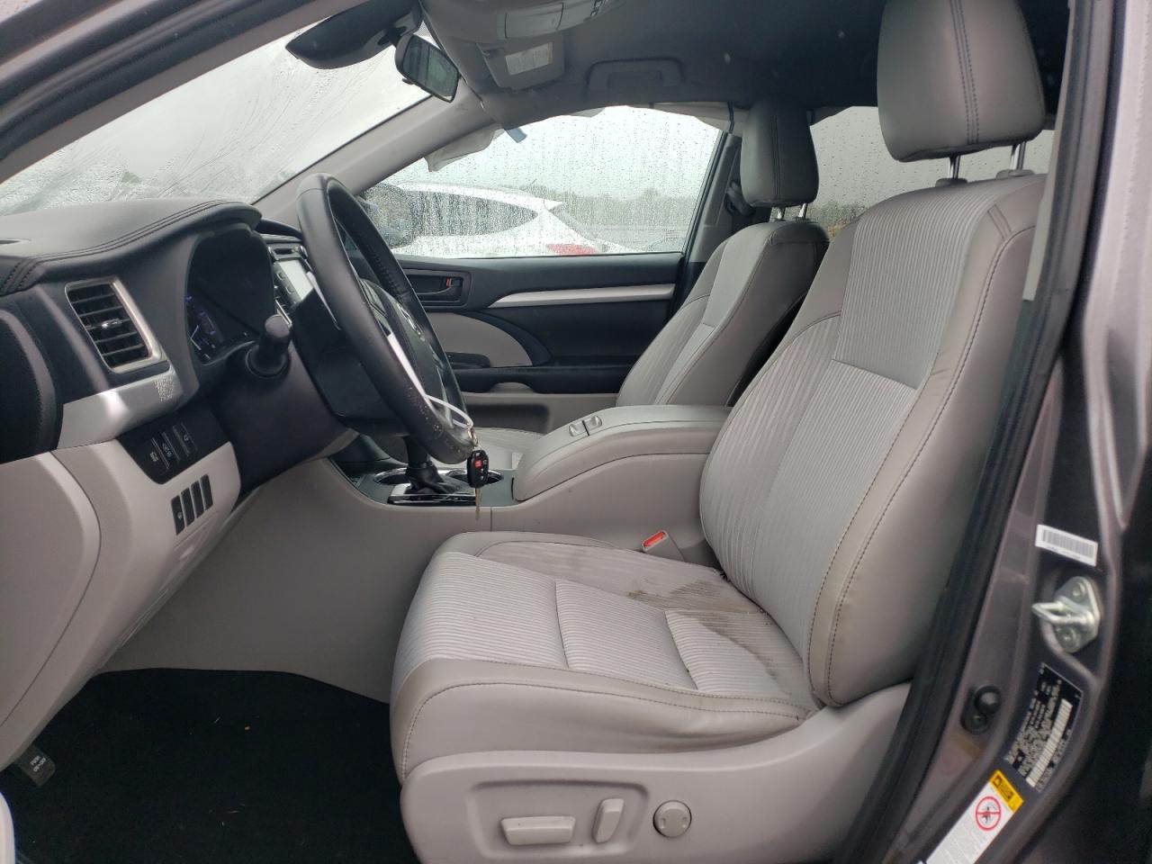 5TDBZRFH4KS722684 2019 Toyota Highlander Le