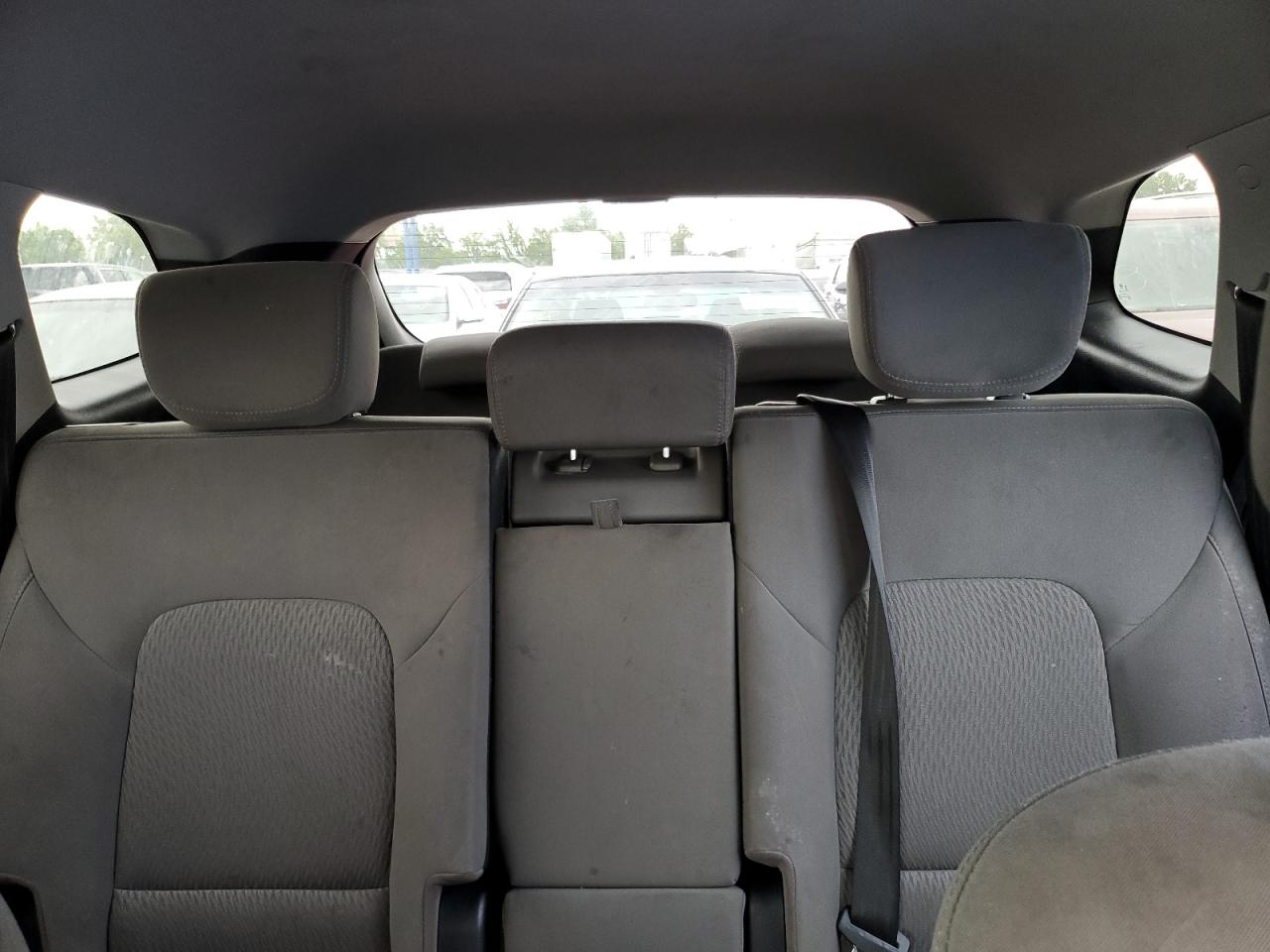 KM8SMDHF2HU180692 2017 Hyundai Santa Fe Se