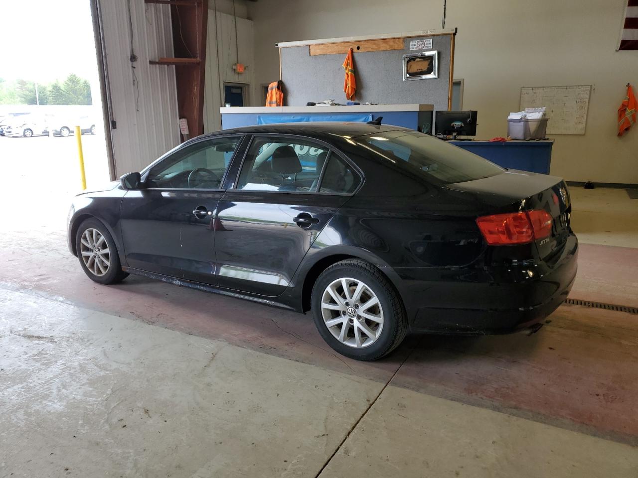 3VWDZ7AJXBM351048 2011 Volkswagen Jetta Se