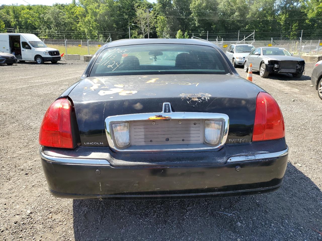 1LNHM81W94Y665815 2004 Lincoln Town Car Executive