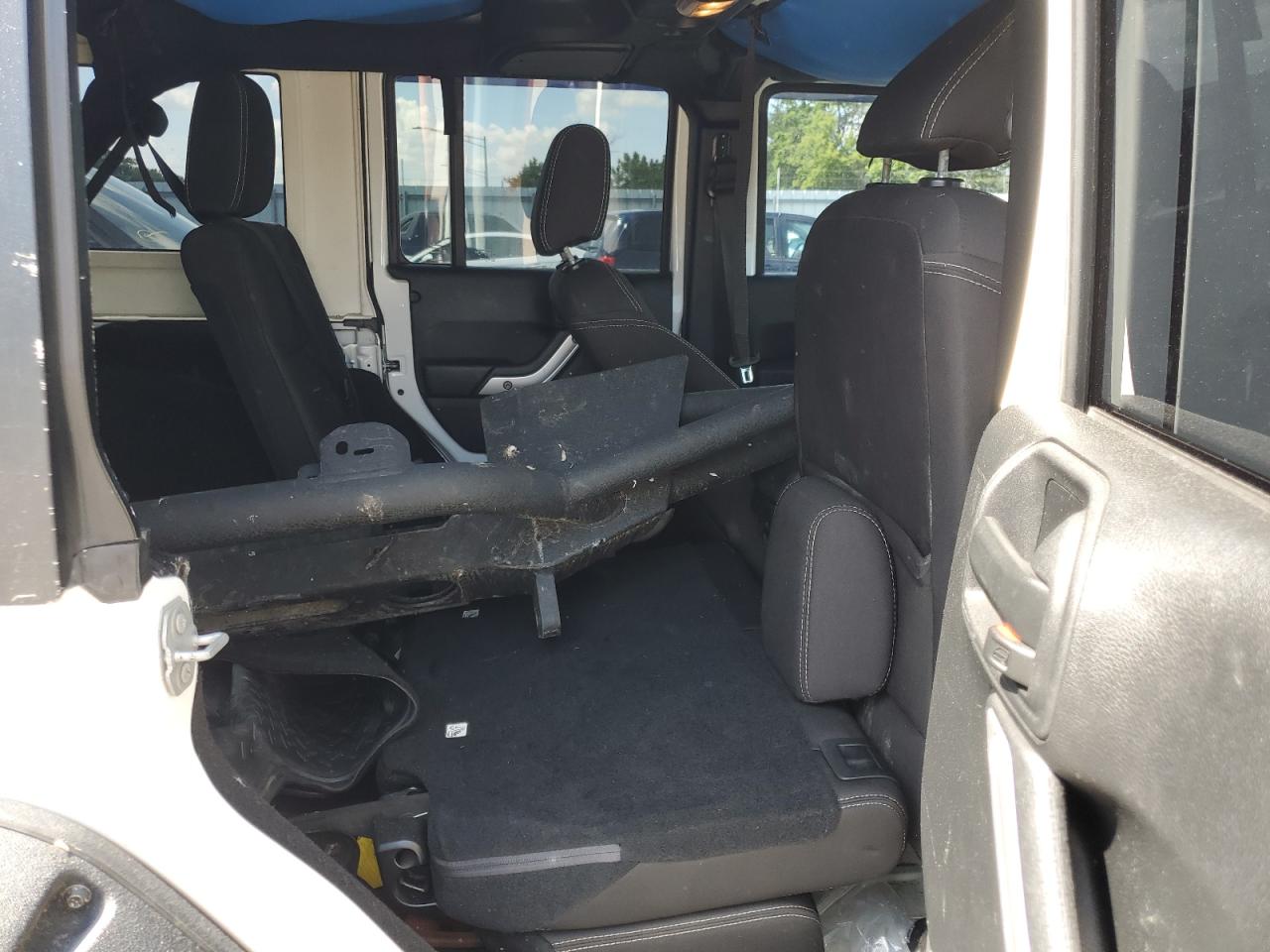 1C4BJWEG9GL227288 2016 Jeep Wrangler Unlimited Sahara