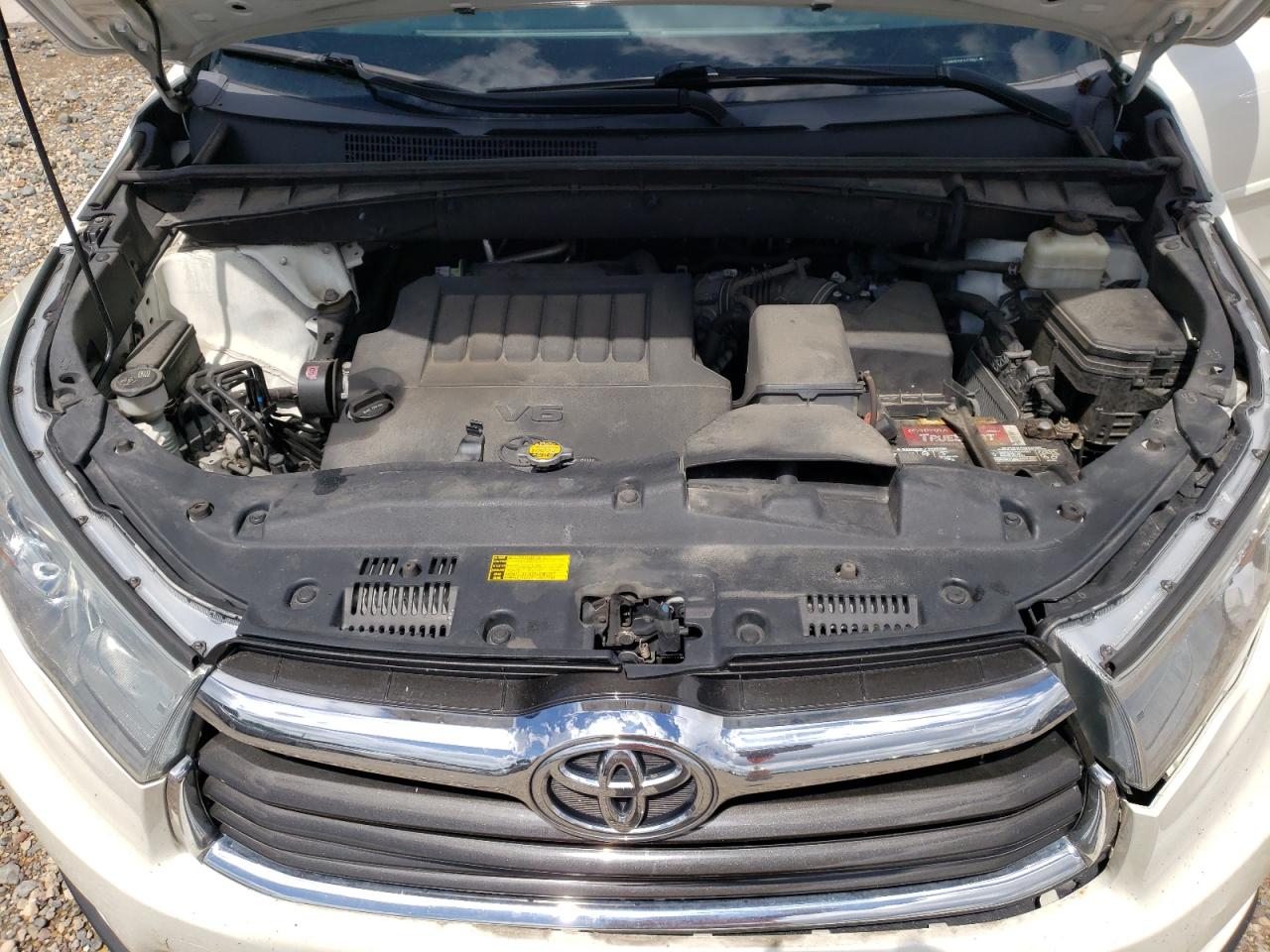 5TDBKRFH3FS179841 2015 Toyota Highlander Le