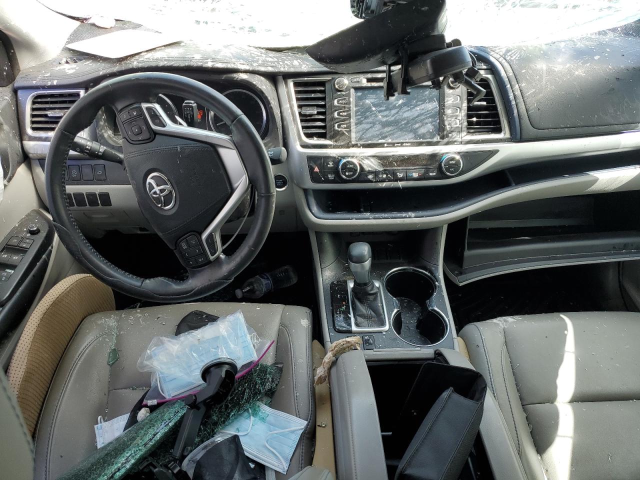 5TDKZRFH0JS274216 2018 Toyota Highlander Se