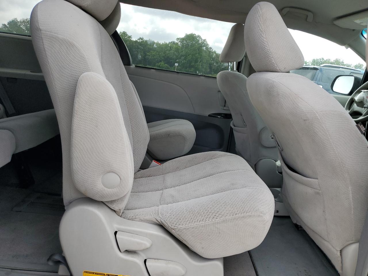 5TDKK3DC0BS063057 2011 Toyota Sienna Le