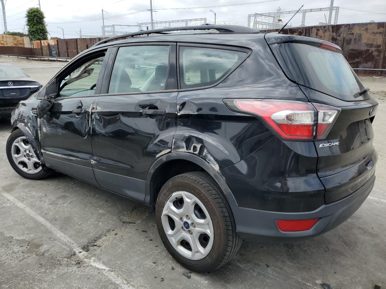 1FMCU0F71HUA61914 2017 Ford Escape S