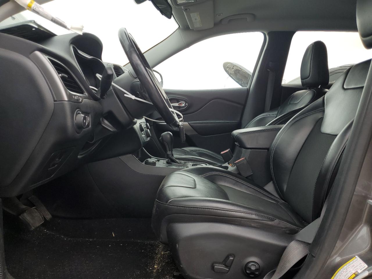 1C4PJMLX9KD478084 2019 Jeep Cherokee Latitude Plus