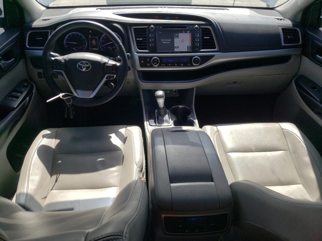 5TDKZRFH3JS539632 2018 Toyota Highlander Se