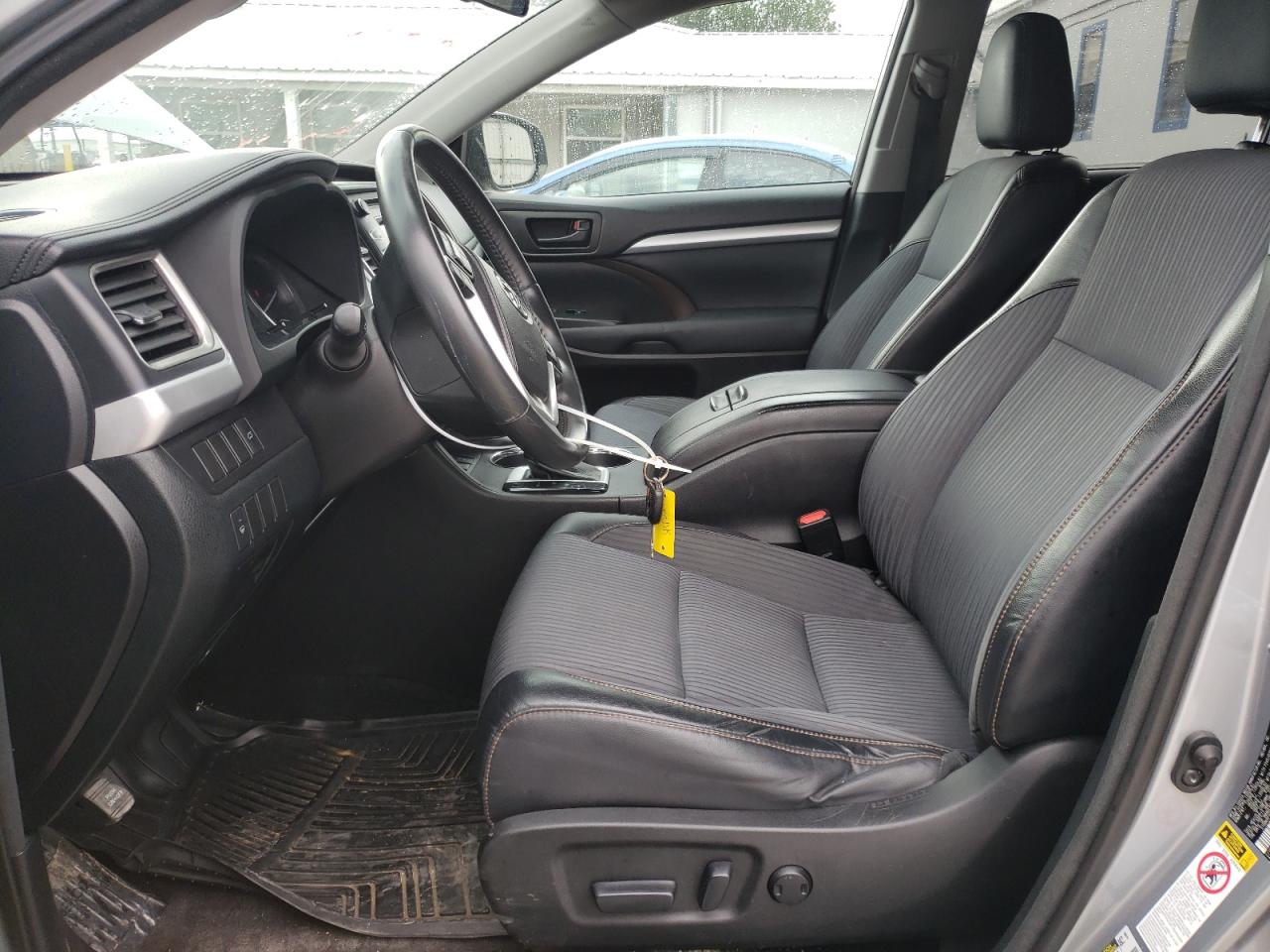 5TDBKRFH3ES047757 2014 Toyota Highlander Le