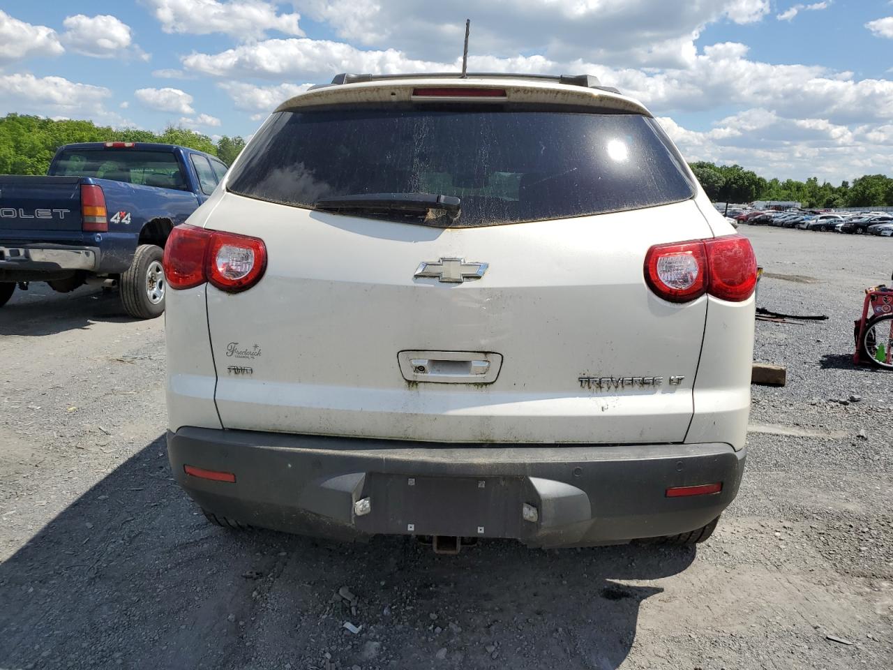 1GNKVJED4BJ411532 2011 Chevrolet Traverse Lt