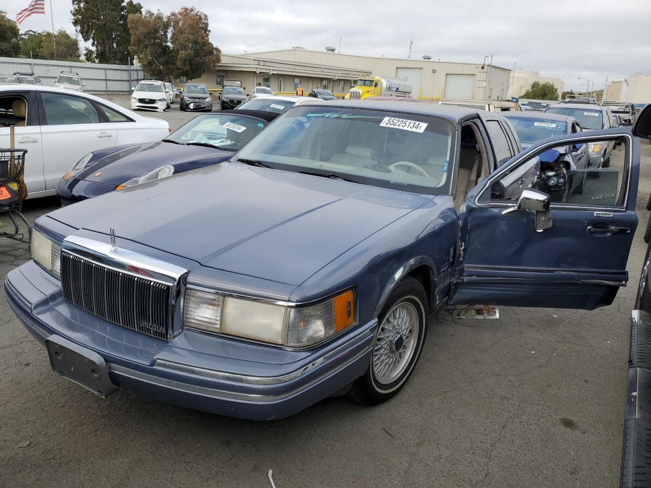 1LNLM81W9NY748110 1992 Lincoln Town Car Executive