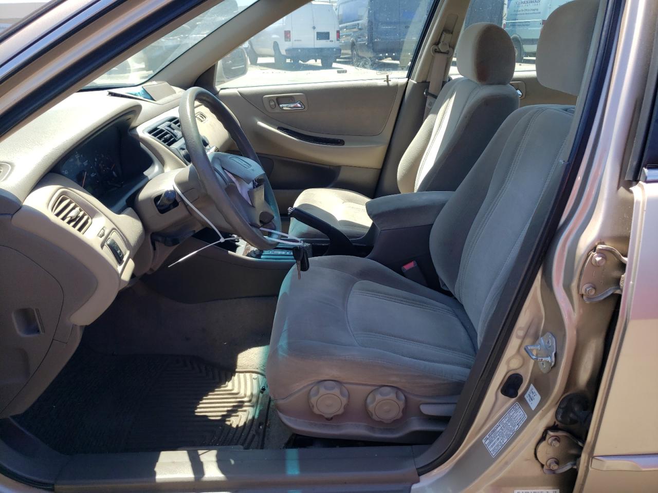 1HGCG6694YA100689 2000 Honda Accord Se