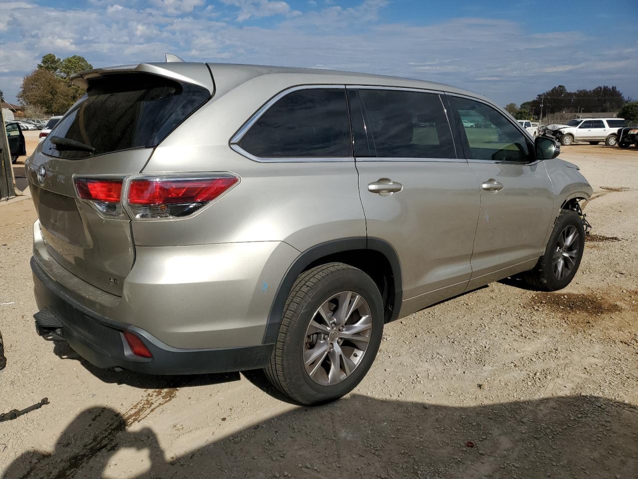 5TDZKRFH6FS103870 2015 Toyota Highlander Le