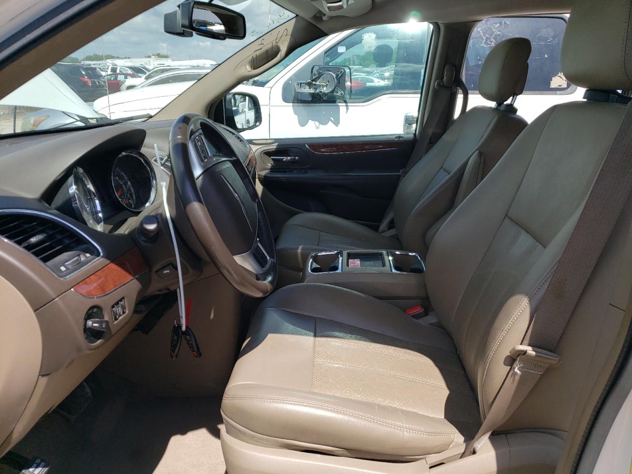 2A4RR8DG1BR651224 2011 Chrysler Town & Country Touring L