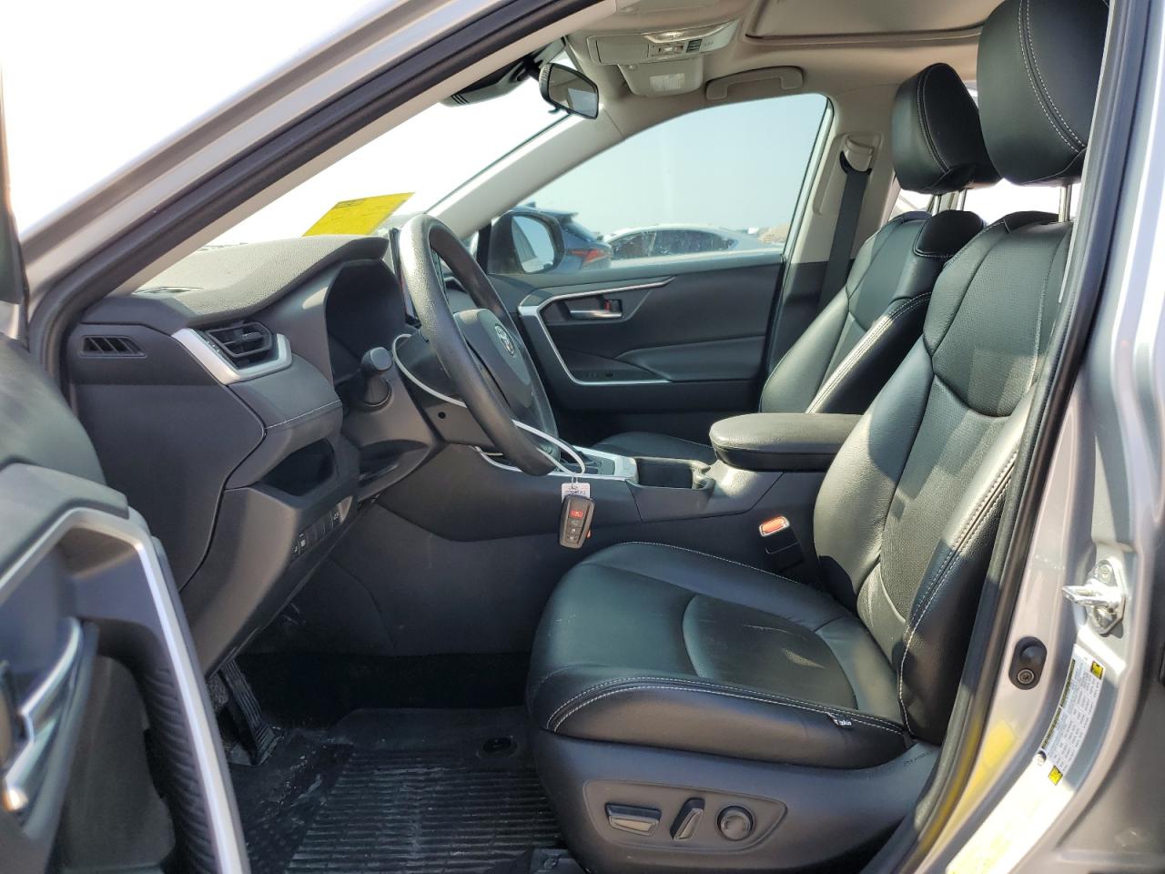 2T3W1RFV5NC198903 2022 Toyota Rav4 Xle