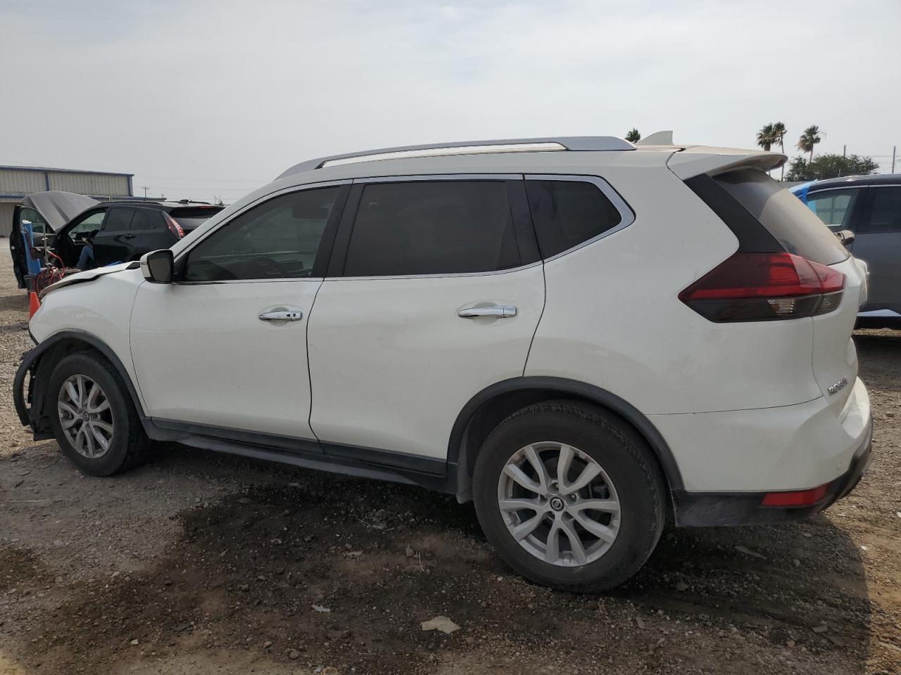 2020 Nissan Rogue S vin: KNMAT2MT9LP519541