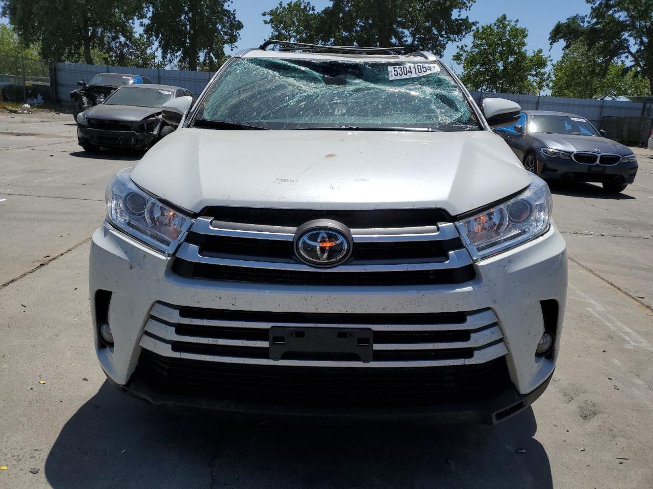 2019 Toyota Highlander Se vin: 5TDJZRFH3KS624841