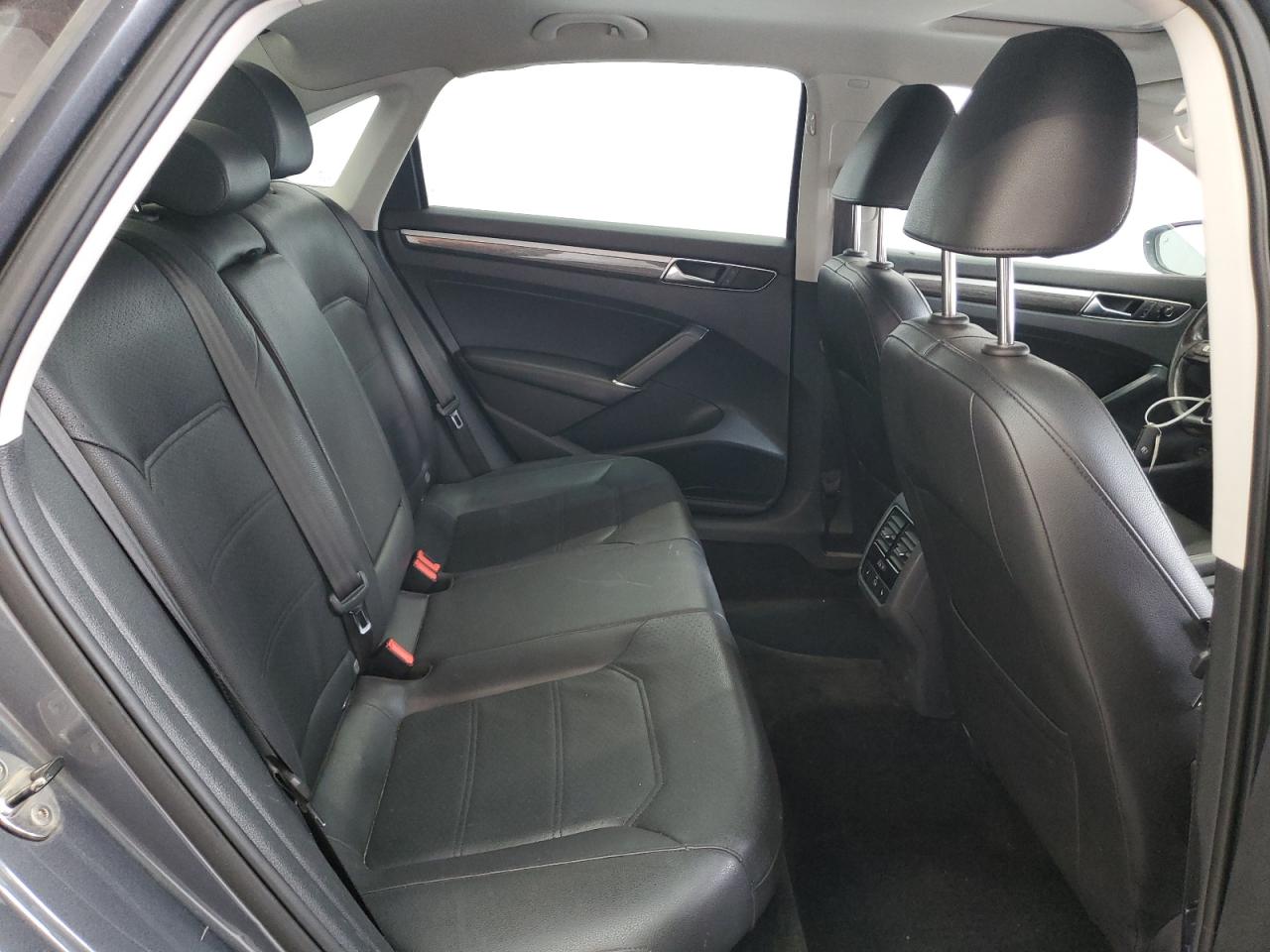 1VWGT7A34HC027121 2017 Volkswagen Passat Se