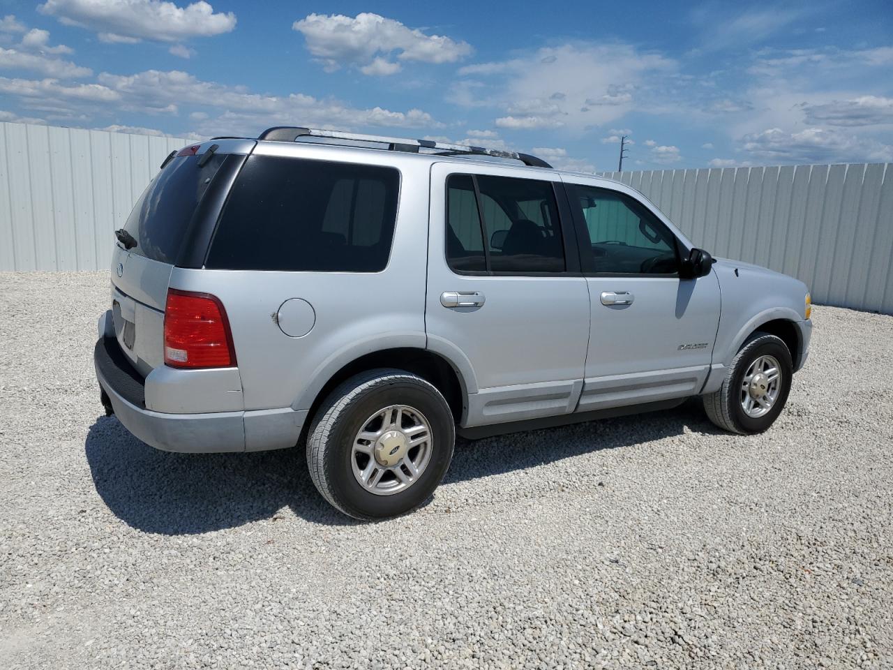 1FMZU63E22UA28105 2002 Ford Explorer Xlt