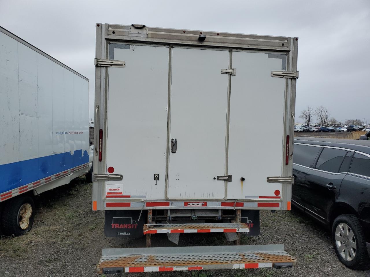 FORD ECONOLINE E450 SUPER DUTY CUTAWAY VAN