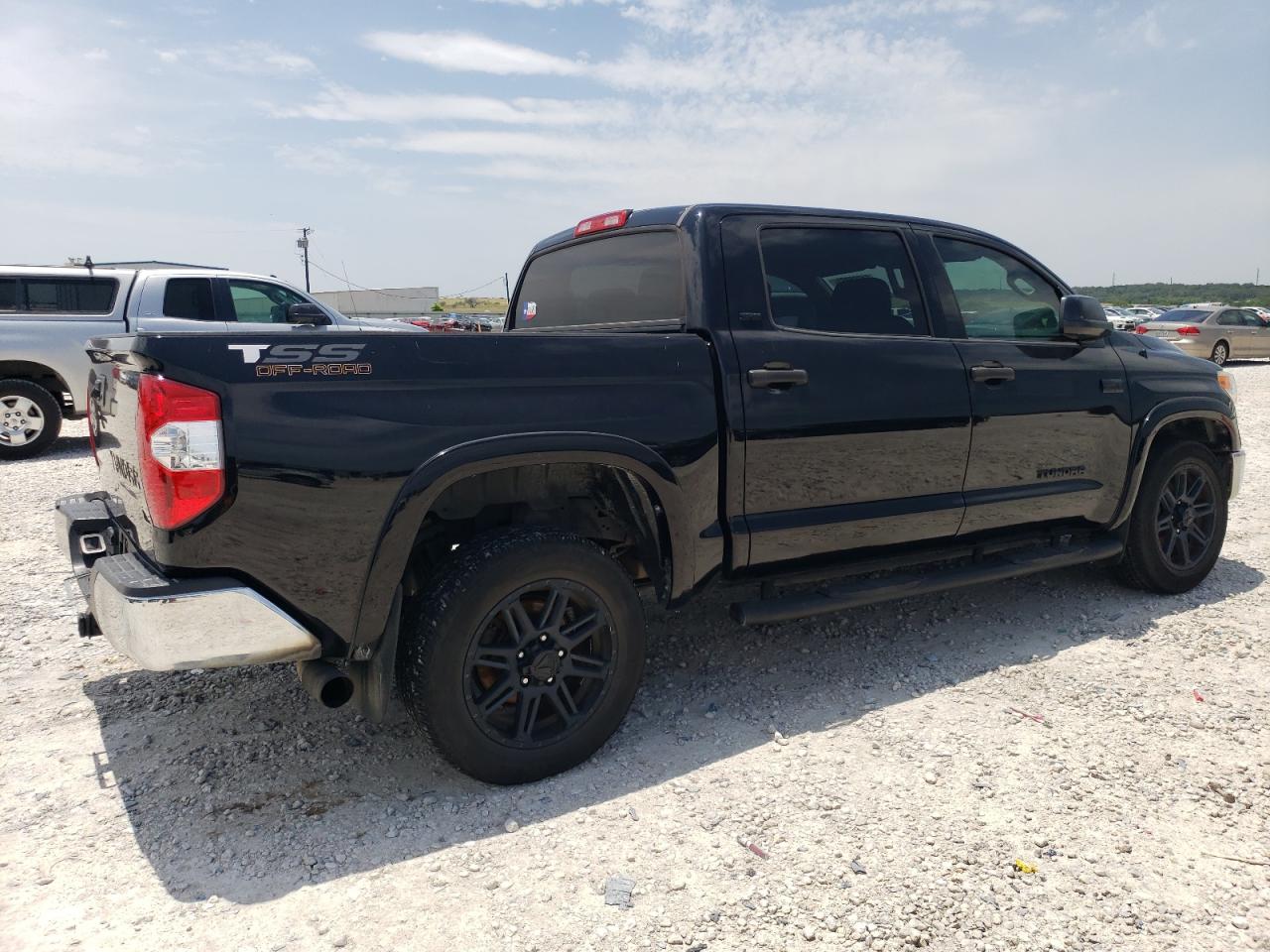 5TFEW5F18HX227053 2017 Toyota Tundra Crewmax Sr5