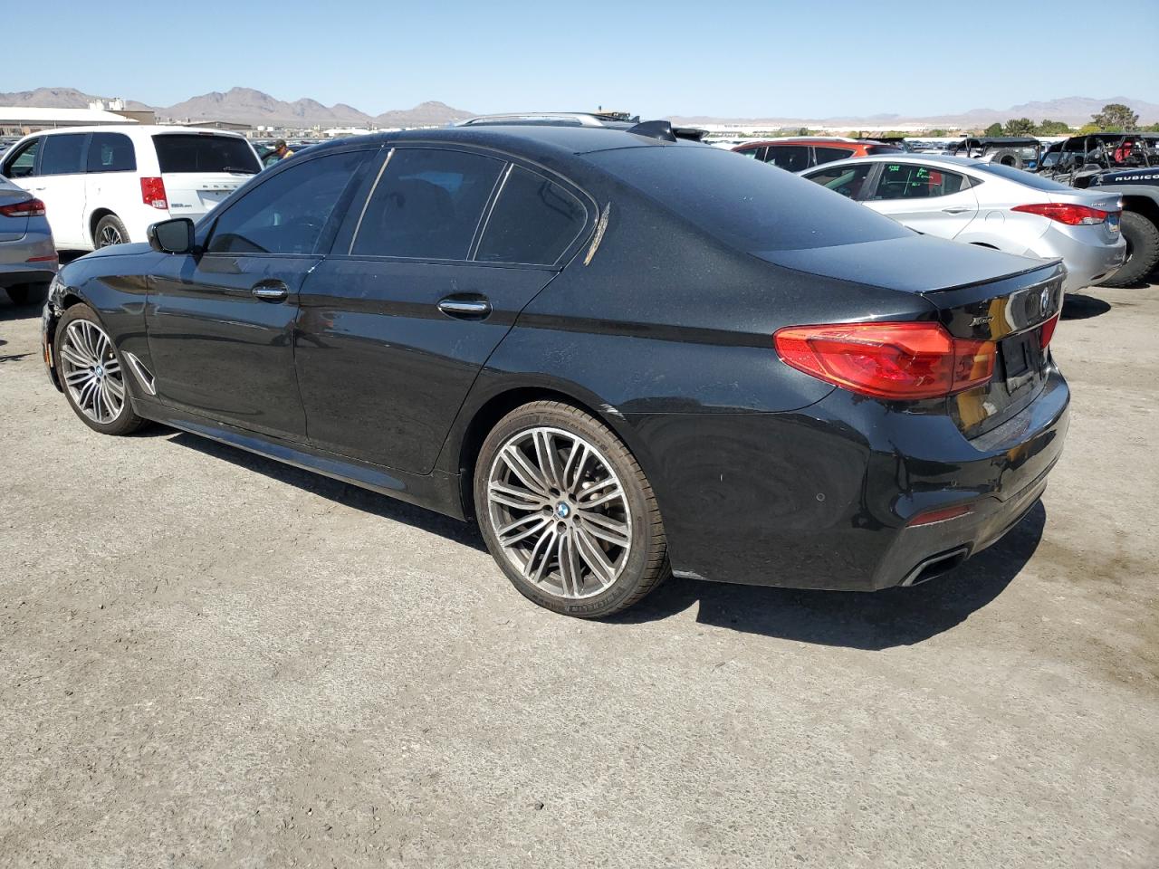 2018 BMW M550Xi vin: WBAJB9C54JG463775