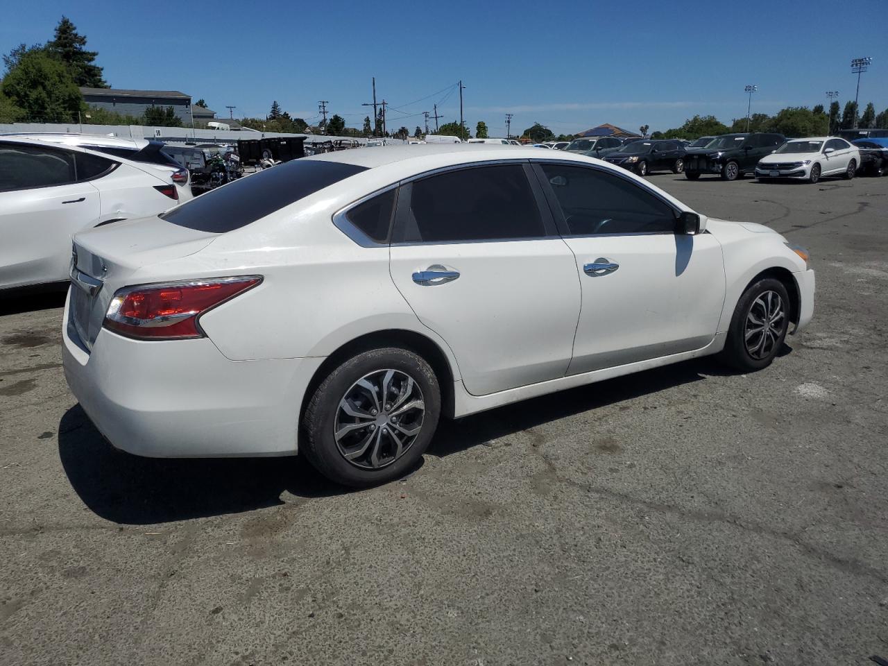 2015 Nissan Altima 2.5 vin: 1N4AL3AP2FC270465