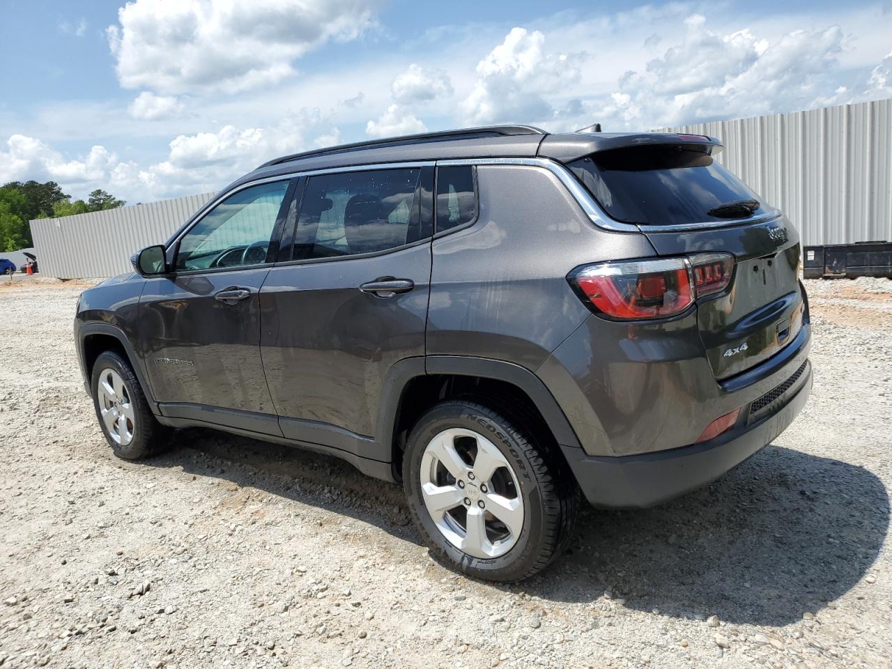 3C4NJDBB3JT458001 2018 Jeep Compass Latitude