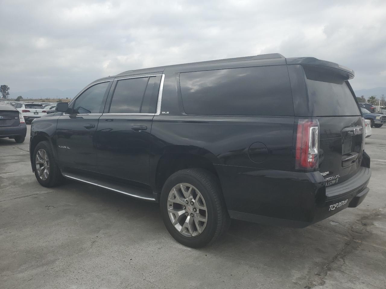 1GKS1FKC0HR318275 2017 GMC Yukon Xl C1500 Sle