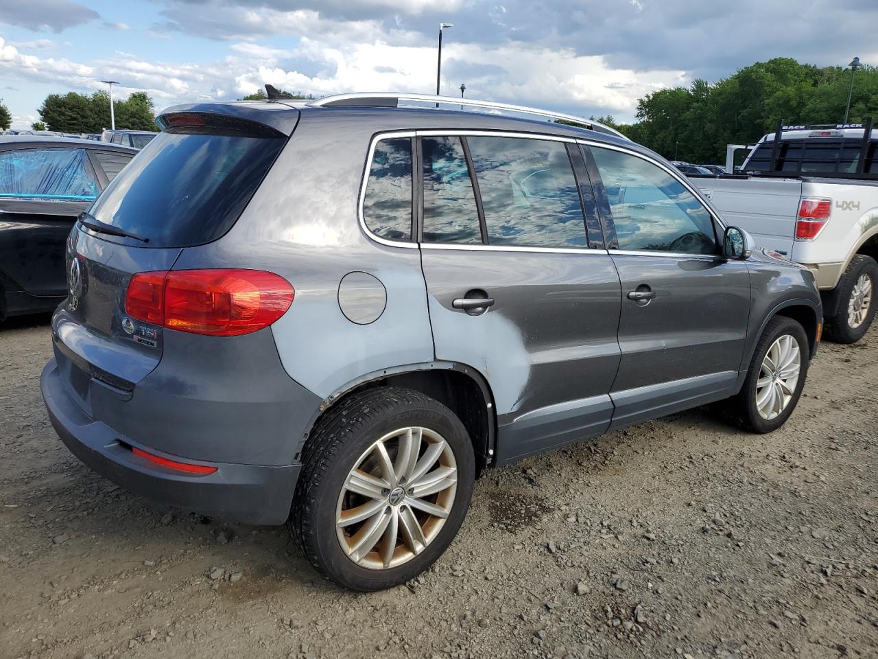 WVGBV7AX0GW511211 2016 Volkswagen Tiguan S