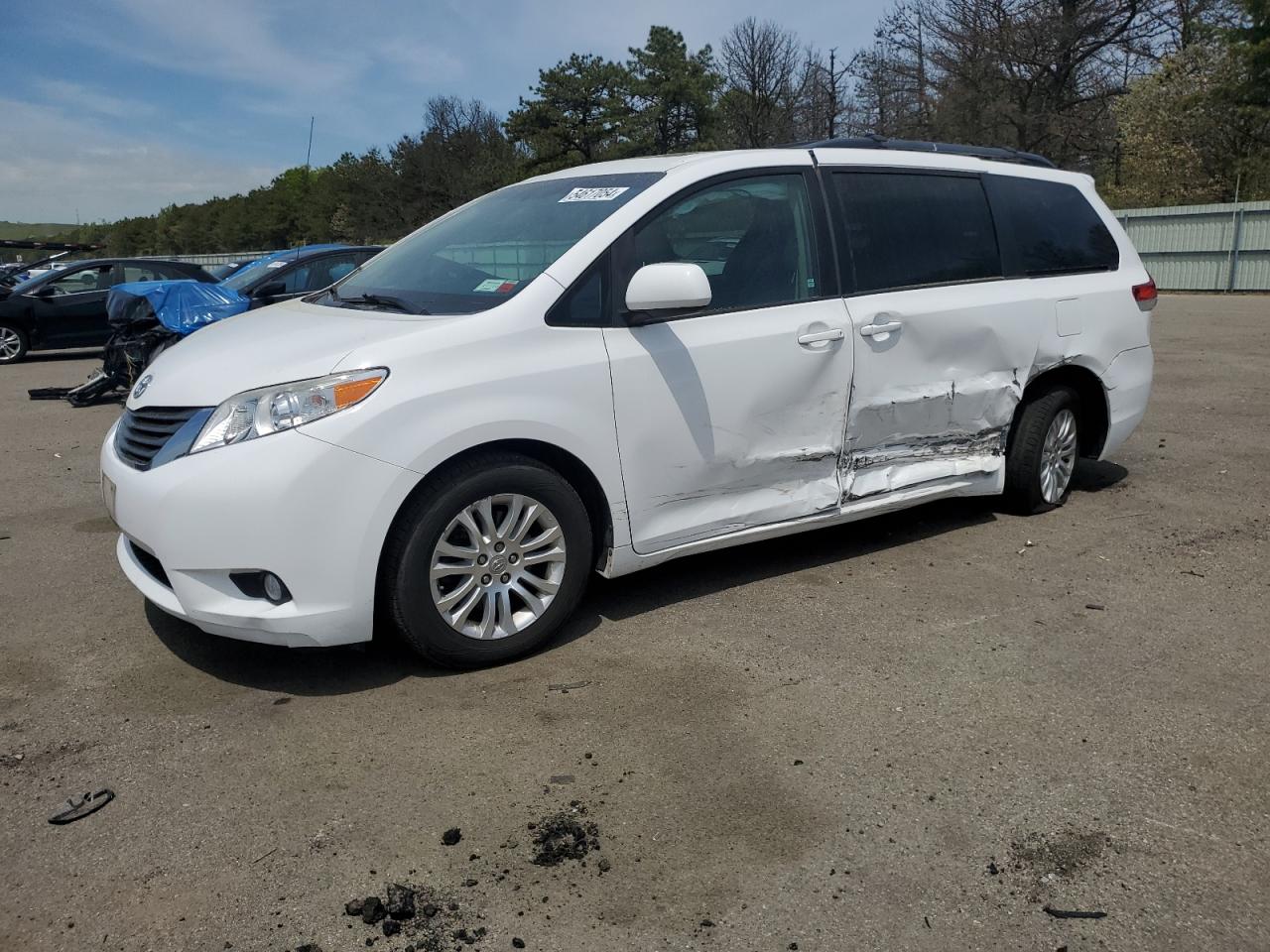 5TDYK3DC3ES486214 2014 Toyota Sienna Xle