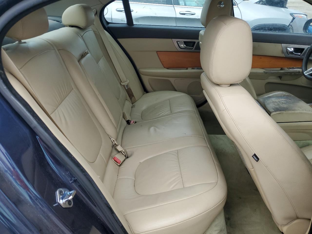 SAJWA0FA7AHR71993 2010 Jaguar Xf Luxury