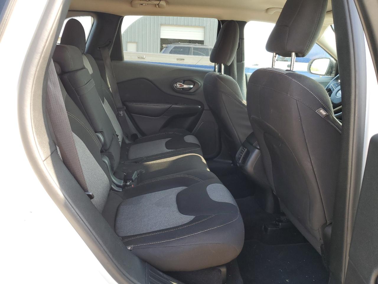 1C4PJLAB5GW189653 2016 Jeep Cherokee Sport