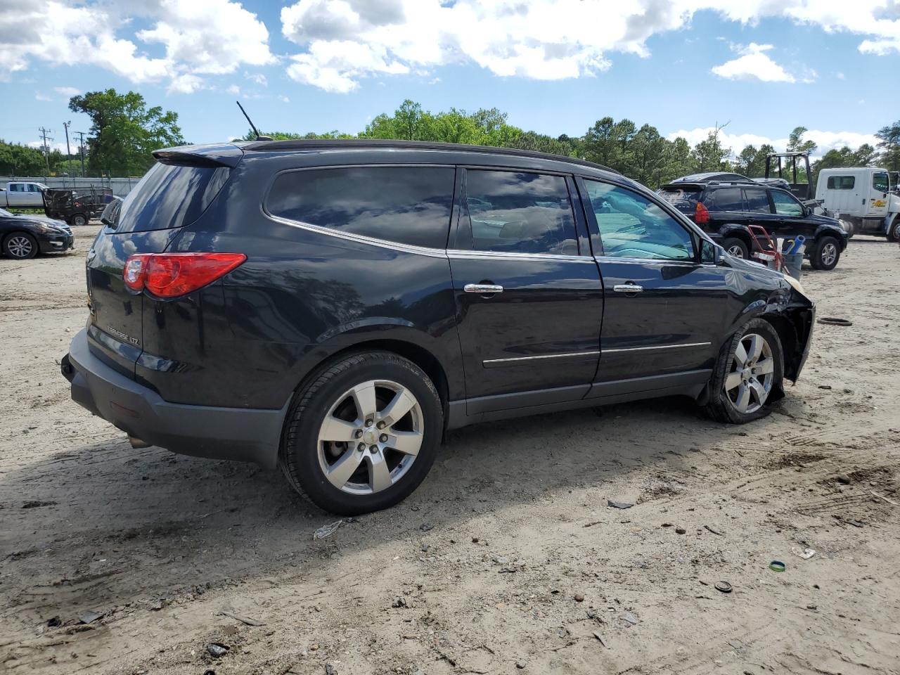 1GNKVLED6BJ380389 2011 Chevrolet Traverse Ltz