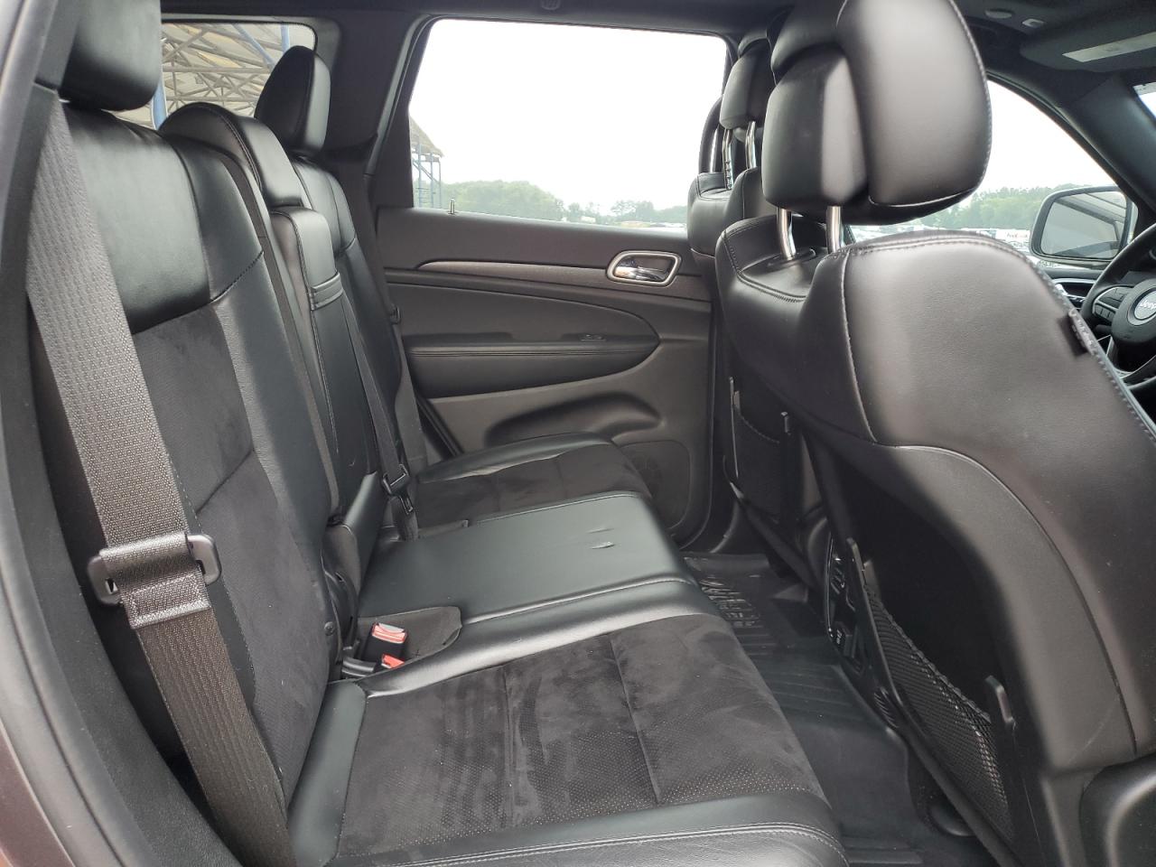 1C4RJEAGXJC241755 2018 Jeep Grand Cherokee Laredo