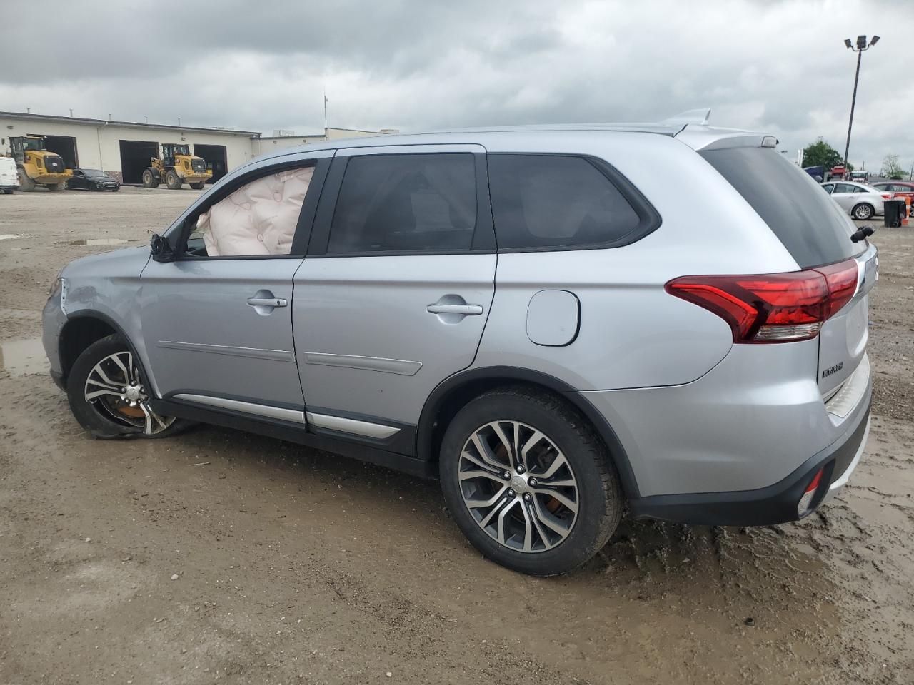 JA4AD2A32HZ023813 2017 Mitsubishi Outlander Es