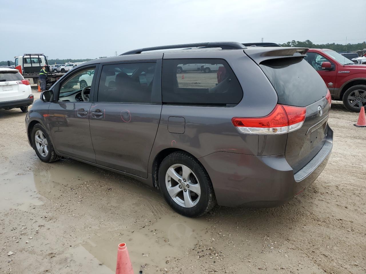 5TDKK3DC8BS137566 2011 Toyota Sienna Le