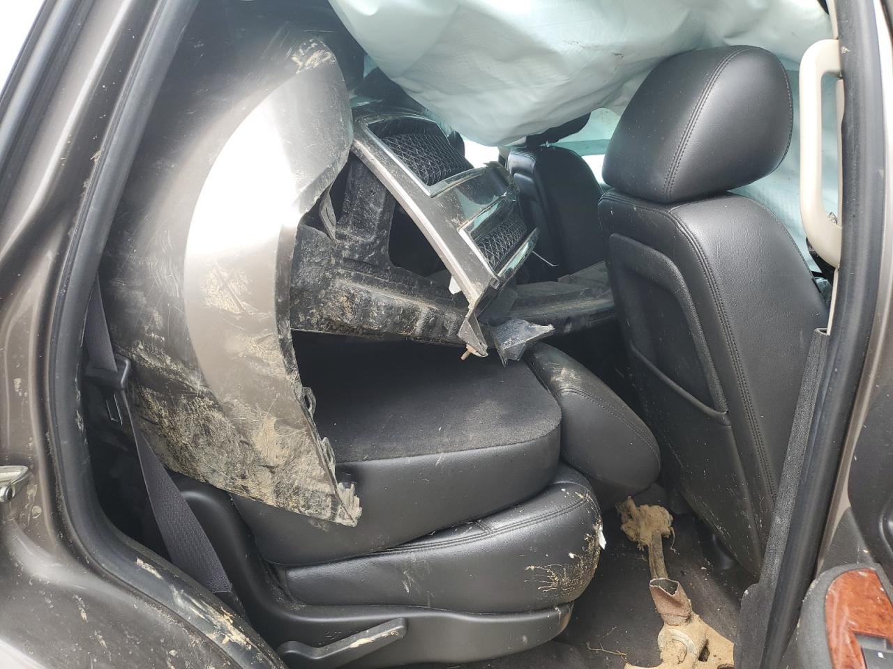 1GNSKBE03BR209388 2011 Chevrolet Tahoe K1500 Lt