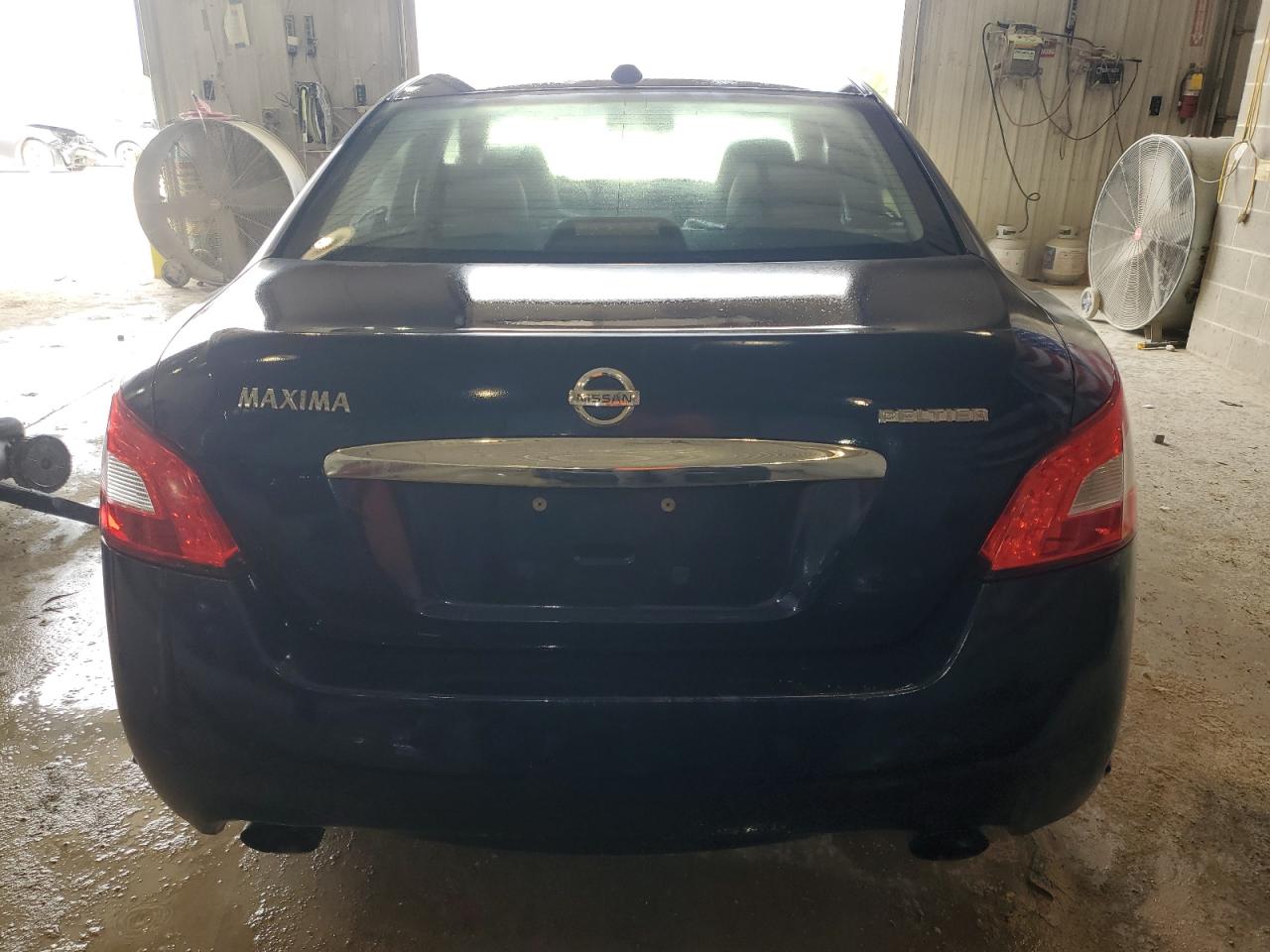 1N4AA5APXAC832915 2010 Nissan Maxima S