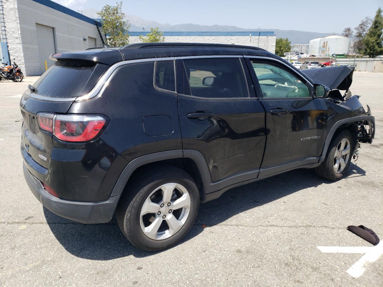 3C4NJDBB1JT161275 2018 Jeep Compass Latitude