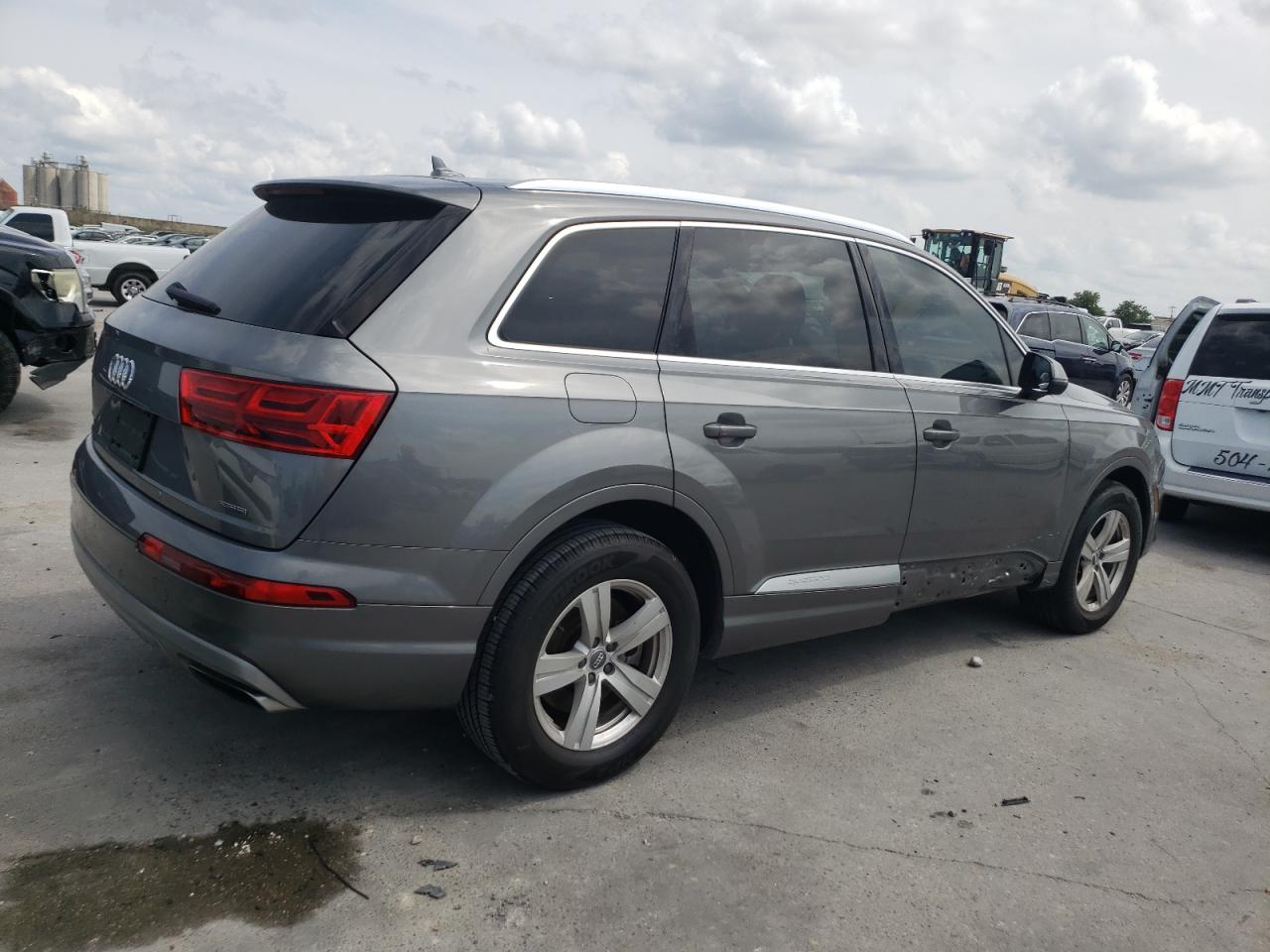 WA1AHAF73JD024806 2018 Audi Q7 Premium